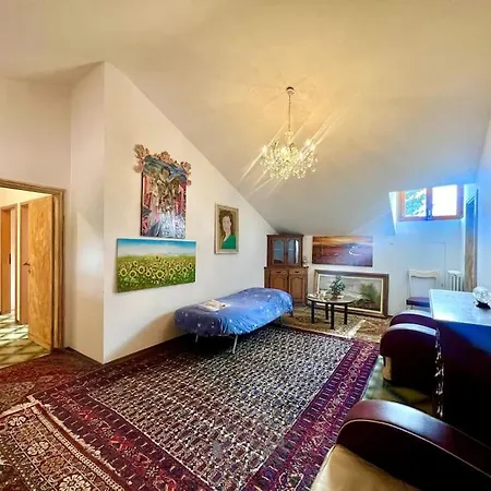 Elegant Mansarda Apartment