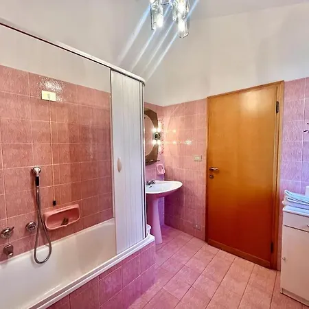 Elegant Mansarda Apartman *